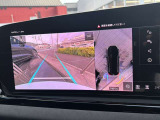 ●サラウンドビューカメラ『車両の4つのカメラから得た映像を合成し、上空から眺めているような映像をモニターに映し出します。車両周辺の歩行者や障害物などの発見に役立ちます。』