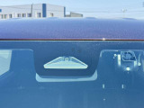 【スズキ セーフティサポート】走行中に前方の車両等を認識し、衝突しそうな時は警報とブレーキで衝突回避と被害軽減をアシスト。より安全にドライブをお楽しみいただけます。