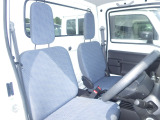 すわり心地の良い運転席・助手席です。