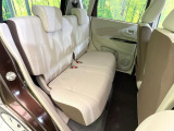 後部座席も気になるようなキズ・汚れやへたり等、大きなダメージはなく、良好な状態です。