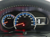 とっても見やすいメーターです。夜間時はラグジュアリーな気分にさせてくれる照明が魅力ですので、夜のドライブも楽しみになりますよ♪