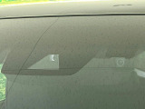 【トヨタセーフティセンス】走行中に前方の車両等を認識し、衝突しそうな時は警報とブレーキで衝突回避と被害軽減をアシスト。より安全にドライブをお楽しみいただけます。
