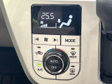 【左右独立型フルオートエアコン】運転席と助手席でそれぞれお好みの温度に設定可能。同乗者にも配慮した、快適な空調をお届け致します。