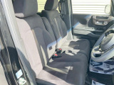 運転席まわりには十分なスペースがあり、大柄な方でもゆったり運転していただける環境です。