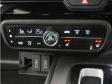 ハンドルにオーディオ操作用スイッチを備え、手を放さずに操作可能。安全性と利便性を両立しています。