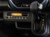 車内を快適に、オートエアコンを装備しています。
