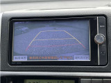 便利なバックカメラ付きで、車庫入れも安心。