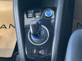 ◆シフトレバー◆エンジンで発電して、モーターだけで走るe-POWER!充電もいらず便利です。