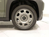 タイヤサイズは(165/60R15)でホイールキャップ付きスチールホイールです。