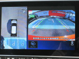アラウンドビュー付き。上空から車両を見下ろしたような画像に加工された映像をディスプレイで確認しながら車庫入などができ大変便利です。