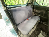 後部座席も気になるようなキズ・汚れやへたり等、大きなダメージはなく、良好な状態です。