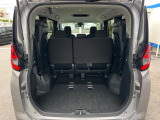 後席を格納すると、これだけの広さが!シーンに合わせたシートアレンジで、大きな荷物も積むことが出来ます♪