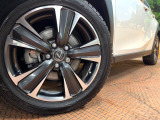 【純正18インチアルミホイール】外観にマッチした純正アルミホイールを装着しております。各種社外アルミホイールや、スタッドレスタイヤも取扱いしております。是非ご相談ください♪