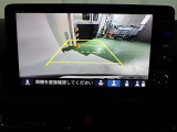 バックも安心のリアカメラ付いています。リアカメラがあると、いつでも安全にバックできますね。死角も減ります。3ビュー切り替え、ガイド線表示なので便利です。