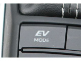 EVドライブモードで、エンジン音や排気ガスを気にすることなく走れます。早朝・深夜や屋内の駐車場などで重宝しますよ♪