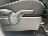 運転席はご自身の適切な運転ポジションへ移動可能なラチェットが付いております。
