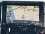 ナビ付きです。目的地を設定すれば、初めての場所でも簡単に行くことが出来ます。(音楽だって聴けちゃいます。)今や欠かせないアイテムですね。カーナビと共に楽しいカーライフを送って下さい(^0^)