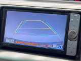 【バックカメラ】駐車時に後方がリアルタイム映像で確認できます。大型商業施設や立体駐車場での駐車時や、夜間のバック時に大活躍!運転スキルに関わらず、今や必須となった装備のひとつです!
