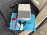 メンテナンスノート【整備記録簿】、取説も揃っています。スマートキーはバッグなどにしまったままボタン操作でエンジンの始動・停止ができて大変便利です。