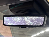 【デジタルインナーミラー】後席の大きな荷物や同乗者で後方が確認しづらい時でも安心!カメラが撮影した車両後方の映像をルームミラー内に表示。クリアな視界で状況の確認が可能です!