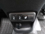 運転席・助手席は共にシートヒーター付なので、寒い日の朝の通勤も快適です♪