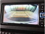 バックガイドモニターで、後方を確認しながら安心して駐車することができます。運転初心者も熟練者も必須の機能ですよ!