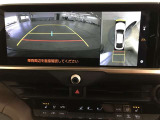 パノラミックビューモニター付きです。車両を上から見たような映像をディスプレイオーディオ画面に表示。運転席からの目視だけでは見にくい、車両周辺の状況をリアルタイムでしっかり確認できます。