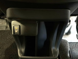 【シートヒーター】運転席、助手席にはシートヒーターが装備されております。冬場寒い時期や、夏場でも車内のエアコンが苦手な方には嬉しい装備です!