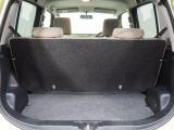 荷室です。後席を倒して荷室を広くできます。