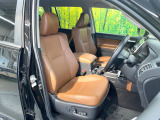 運転席シート廻りは使用感も少なく、良好な状態となっています。前オーナー様が丁寧に使っていたことがよくわかりますね。