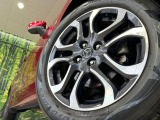 【純正16インチアルミホイール】外観にマッチした純正アルミホイールを装着しております。各種社外アルミホイールや、スタッドレスタイヤも取扱いしております。是非ご相談ください♪