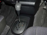 操作が楽なフロアシフト、インパネ周りもすっきりしています。