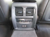 後部座席のエアコン吹き出し。清潔に保たれています。