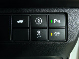 パーキングセンサーや横滑りを防ぐVSA等のスイッチ類は運転席の右側、手の届きやすい位置にあります。