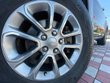 ●純正18インチアルミホイール:輸入車ならではの卓越した走りを支えるホイールと足回りです!日本車の走りに慣れている方にもぜひ体感して頂きたいほど、高いレベルでまとまっています!