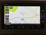 ダッシュボードに自然に溶け込むようにデザインされた純正メモリーナビゲーション。