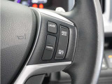 【クルーズコントロール】ステアリングの右側には高速道路で威力を発揮するオートクルーズの操作スイッチががついています。手元で操作ができるので、安全に運転できます!