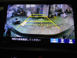 バックカメラの画像です。ガイドラインがスムースな車庫入れをサポートいたします。車庫入れの安心感がアップしますね。