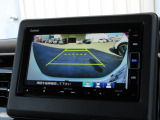 バックをするとき自動でリアの様子が映る『リアカメラ』付き! ナビ画面で確認しながらバックができますから安心ですね。でも、目視も大切ですよ!安全第一でお願いします!