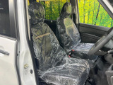 運転席シート廻りは使用感も少なく、良好な状態となっています。前オーナー様が丁寧に使っていたことがよくわかりますね。
