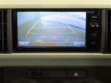 バックガイドモニターで、後方を確認しながら安心して駐車することができます。運転初心者も熟練者も必須の機能ですよ!