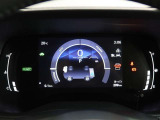 とっても見やすいメーターです。夜間時はラグジュアリーな気分にさせてくれる照明が魅力ですので、夜のドライブも楽しみになりますよ♪