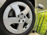 【純正15インチアルミホイール】外観にマッチした純正アルミホイールを装着しております。各種社外アルミホイールや、スタッドレスタイヤも取扱いしております。是非ご相談ください♪
