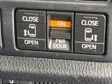 【両側パワースライドドア】スマートキーや運転席のスイッチで後席両側スライドドアの開閉が可能♪電動だから力を入れてドアを開ける必要が無く、小さなお子様でも簡単に開け閉めでき快適です♪
