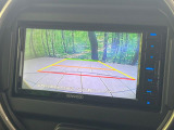 【バックカメラ】駐車時に後方がリアルタイム映像で確認できます。大型商業施設や立体駐車場での駐車時や、夜間のバック時に大活躍!運転スキルに関わらず、今や必須となった装備のひとつです!