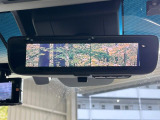 【デジタルインナーミラー】後席の大きな荷物や同乗者で後方が確認しづらい時でも安心!カメラが撮影した車両後方の映像をルームミラー内に表示。クリアな視界で状況の確認が可能です!