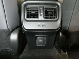 センターコンソール後部にタイプC用の充電ポートがありますので後席の方も快適にご乗車いただけますよ♪