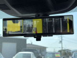 インテリジェントルームミラー装備 後部の様子をカメラで映すので後席の人や荷物に視界を妨げられません。