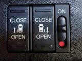 運転席からもスライドドアをボタン操作でスピーディーに開閉できます!またスマートキーでも操作できるので便利です。