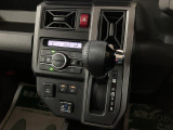 シフトレバーは扱いやすいインパネシフトです!オートエアコンも装備ですよ♪